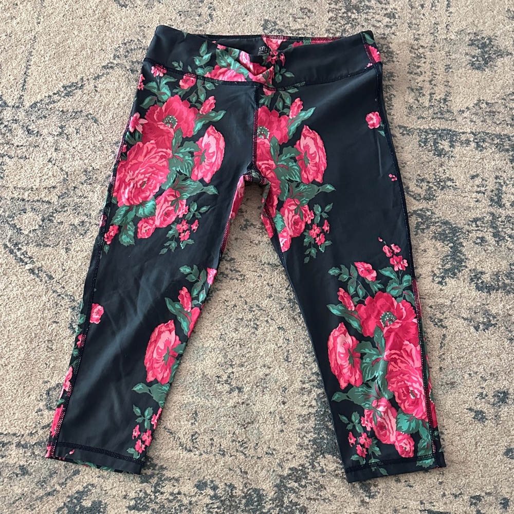 Albion Fit Women’s Capri Leggings with Floral Design size Medium